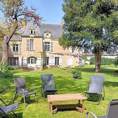 Manoir Du Bellay Bed and breakfast