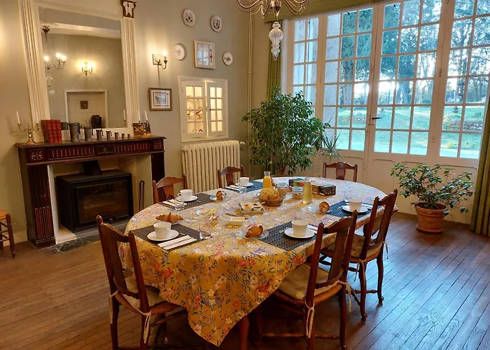 Manoir Du Bellay Bed & Breakfast 3*